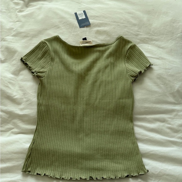 Universal Thread Olive Ribbed V-Neck Tee - Picture 4 of 4